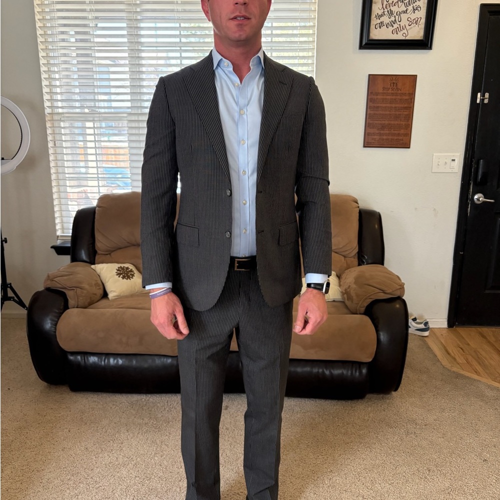 Suit Supply Grey Two-Piece Suit with Notched Lapel and Structured Shoulders